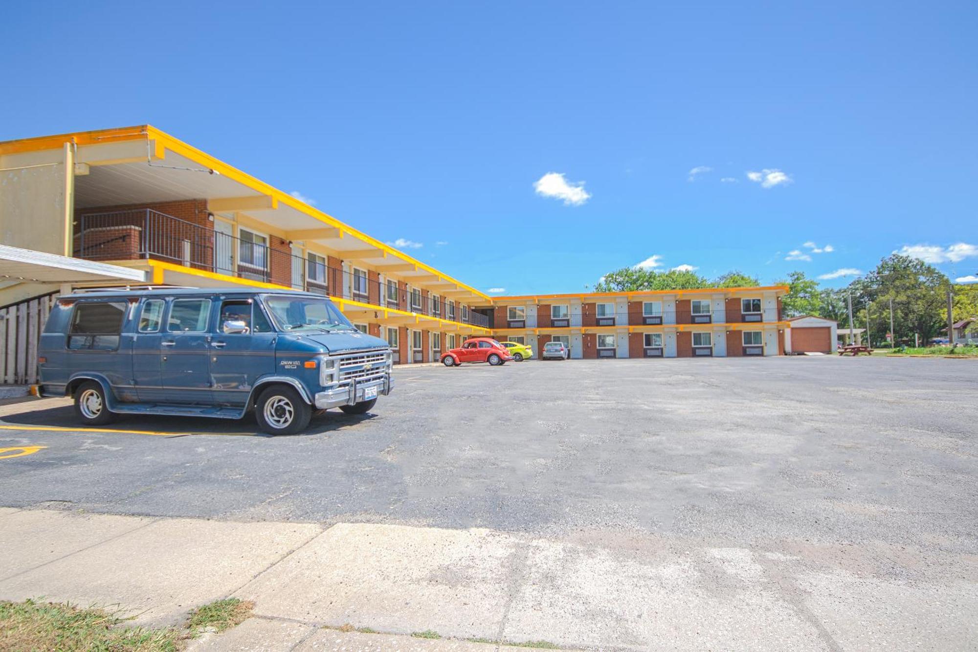 Centralia Motel Near Downtown By Oyo Exterior photo